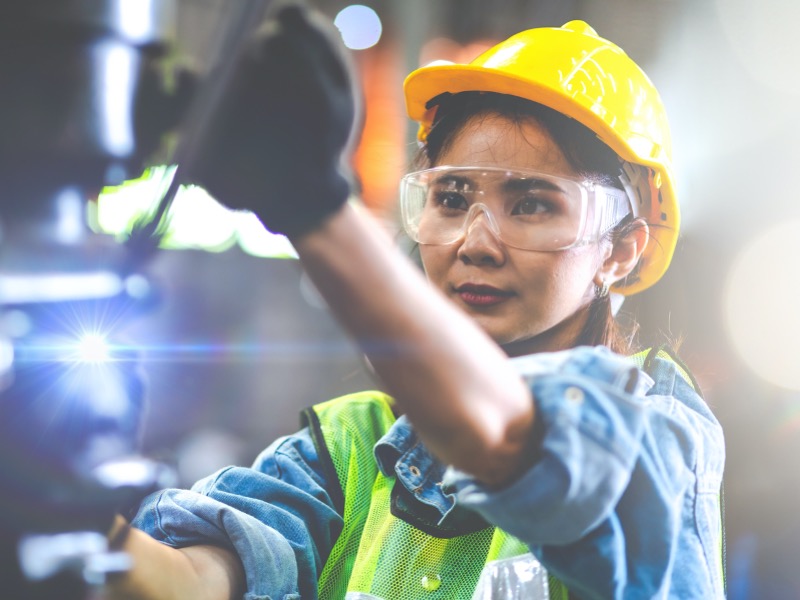 Women-in-manufacturing